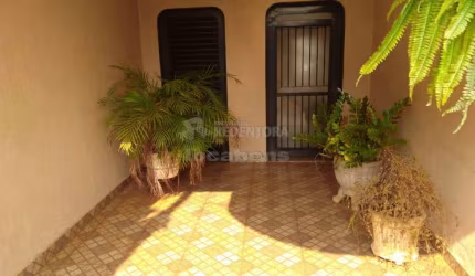Sobrado em Barretos, terreno de 341 m² e 247 m² de construção