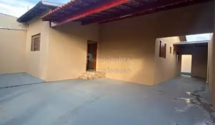 Casa de 02 dormitórios e 04 vagas de garagem no bairro Santa Ana