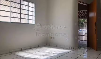 Casa com 3 dormitórios e 2 vagas de garagem no bairro Jardim Astúrias