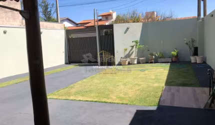 Venda de casa localizada no bairro aroeira I com 2 dormitórios e 4 vagas de garagem.