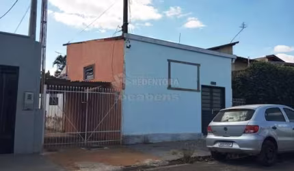 Terreno bairro São José com imóvel para reforma