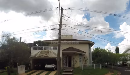 Casa de 04 Quartos no Condomínio Damha IV