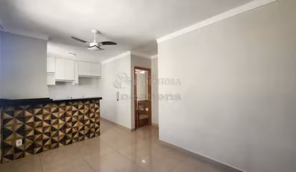 Apartamento no bairro Rios di Itália com 02 dormitórios e 01 vaga de garagem.