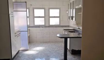 Apartamento com 03 dormitórios e 02 vagas de garagem coberta no bairro Vila Imperial