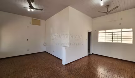 Casa de 02 dormitórios, 01 vaga de garagem no bairro Boa Vista.