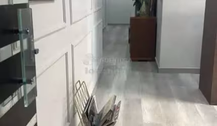 Sala comercial com 100 m² e 01 vaga de garagem no Centro
