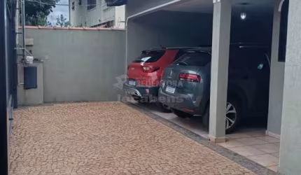 Casa com 5 dormitórios, piscina e 4 vagas de garagem no bairro  Vila Maria