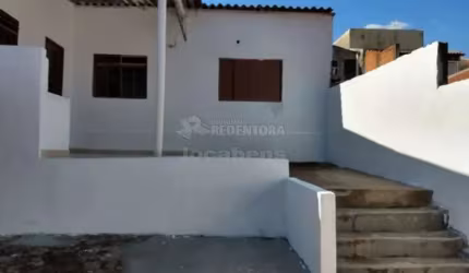 Excelente Casa Residencial de Fundos para Venda - 2 Dormitórios / São Francisco
