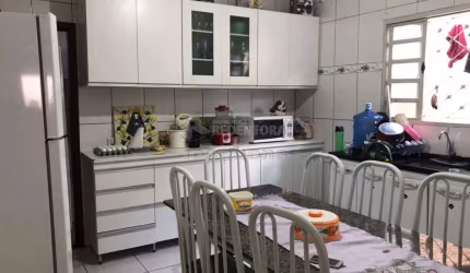 Jardim Maria Lucia - Casa com 3 dormitórios, área ampla e área gourmet