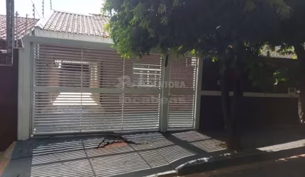 Ótima Casa Residencial para Venda - 3 Dormitórios / Solo Sagrado