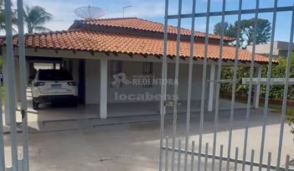 Chácara na cidade de Guapiaçu com 05 dormitórios.