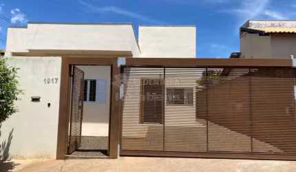 Ótima Casa Residencial para Venda com 2 Dormitórios / Ary Attabb II