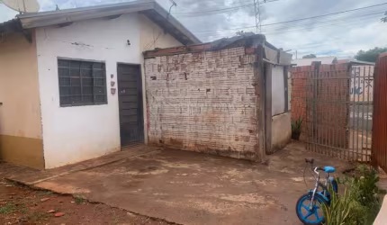 Casa no bairro Parque Nova Esperança com 02 dormitórios e 03 vagas de garagem.