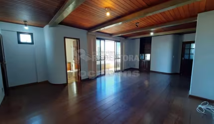 Apartamento no Edifício Itaparica com 3 dormitórios alugado, bom para renda