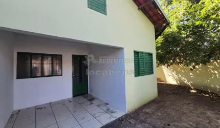 Jardim Nunes Casa com 02 dormitórios, 02 vagas de garagem.