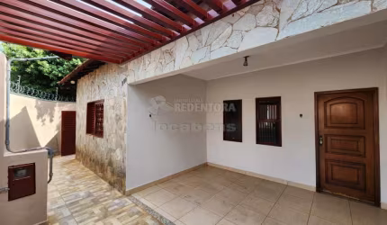 Casa de 2 dormitórios e 01 vaga de garagem no bairro Jardim Nazareth