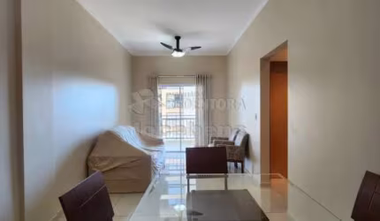 Apartamento Mobiliado com 2 dormitorios e 2 vagas de garagem no bairro Bom Jardim.