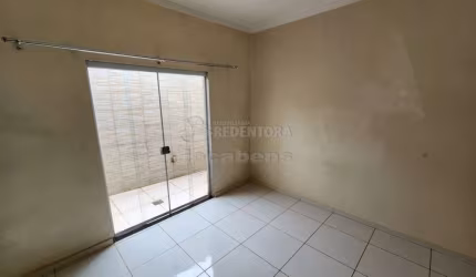 Casa com 02 dormitórios - Vila Maceno