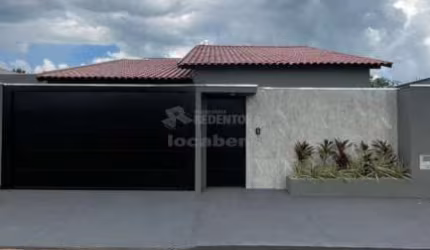 Casa com 03 dormitórios no Jardim das Paineiras