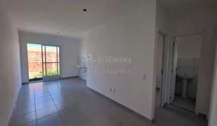 Garden Rni Condomínio Casa com 02 dormitórios, 01 vaga de garagem.