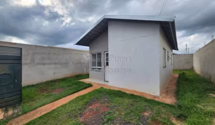 Jardim Aurora - Casa com 02 dormitórios e 02 garagem