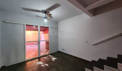 Condomínio Villa Borghese I, Sobrado com 02 dormitórios, 01 vaga de garagem.