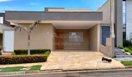 Ideal Life Casa com 03 dormitórios, 04 vagas de garagem.