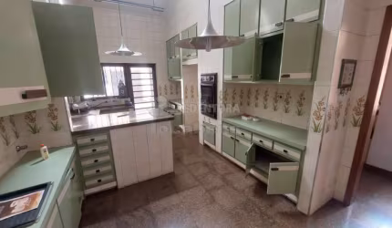 Casa Sobrado Jardim Santa Catarina 03 Dormitórios, 10 vagas de garagem.