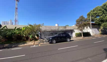 Excelente Casa Residencial para Locação/Venda - 6 Dormitórios - Vila Redentora
