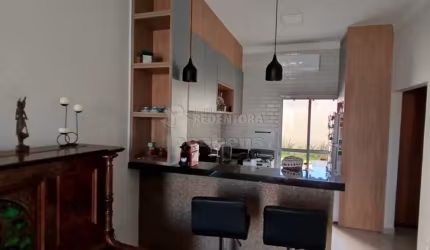 Casa em Bady Bassitt 02 dormitórios, 02 vagas de garagem.