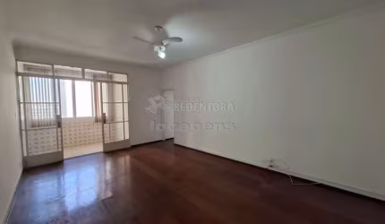 Apartamento localizado no Edifício Latife com 2 dormitorios e 2 banheiros.