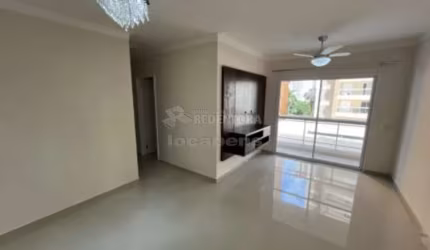 Apartamento no Condomínio Akadia com 03 dormitórios.