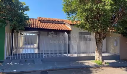 Casa Residencial com 2 dormitórios no bairro Conjunto Habitacional Cristo Rei
