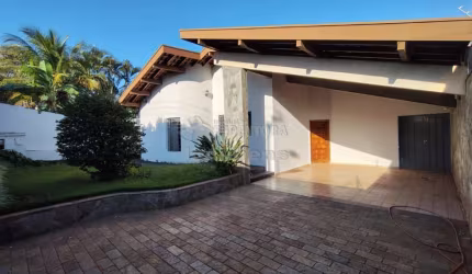 Casa no Jardim Nazareth com 4 dormitórios, 04 vagas de garagem.