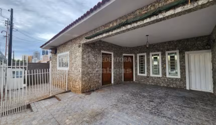 Casa com 03 dormitórios todos com armários no bairro Santos Dumont.