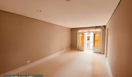 Venda de Apartamento em Ponta da Praia - 100m², 2 Dormitórios