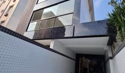 Casa em Embaré, Santos: 3 Suítes, 5 Banheiros por R$ 1,9M