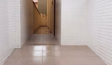 Casa em Embaré, Santos: 90m², 3 dormitórios, 1 suíte, 2 banheiros. Venda por R$850.000 ou locação R$5.500. Confira!