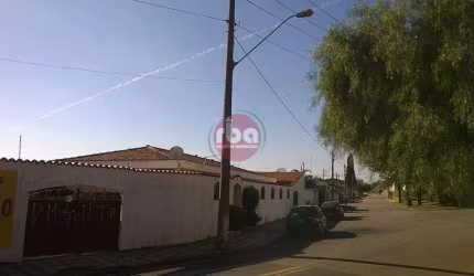 Casa térrea em ponto comercial! Esquina com a Av. Santa Cruz