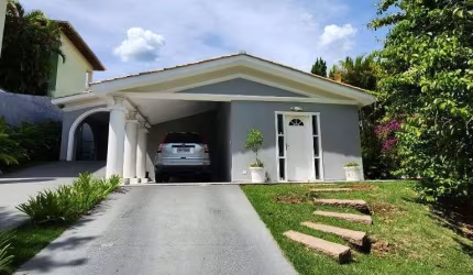Linda casa de esquina