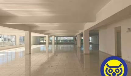 Sala comercial 950m² para locação na trindade.