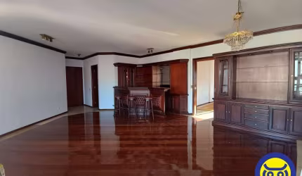 Apartamento de 03 dormitórios e 02 vagas no Centro