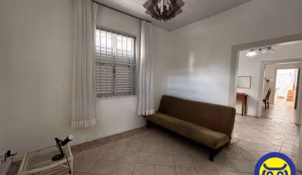 Casa com 03 dormitórios na Agronômica