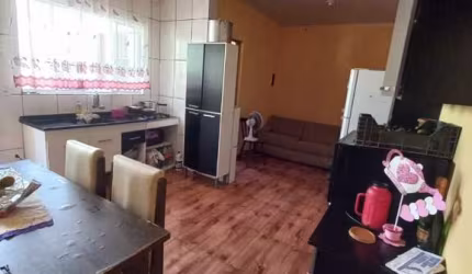 Casa com 2 quartos à venda na Vila Cabrera, Suzano  por R$ 300.000