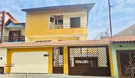 Lindo Sobrado para aluguel possui 420 metros quadrados com 4 quartos
