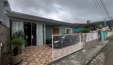 Casa com 3 dormitórios Rio Vermelho.