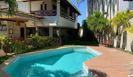 Casa pertinho da praia de Vilas com 4 suítes, em conceito aberto.