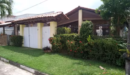 Casa 2/4 em Abrantes , condomínio com segurança 24 horas, excelente oportunidade.