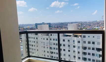 Apartamento 2/4 sendo 1 suíte no Cabula, varanda, 02 banheiros, 52m²