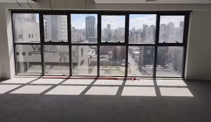 Sala Comercial de Excelente Tamanho e Vaga de Garagem  - Oportunidade